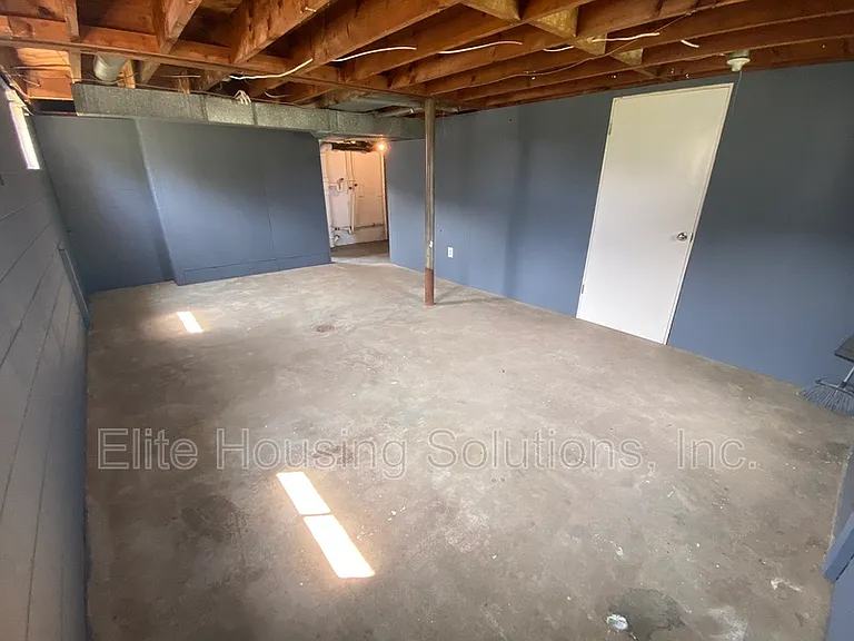 890 N 10th St — Photo 20