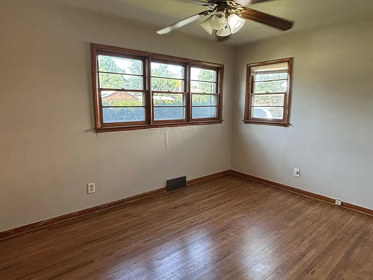 1321 E Wassall St — Photo 5