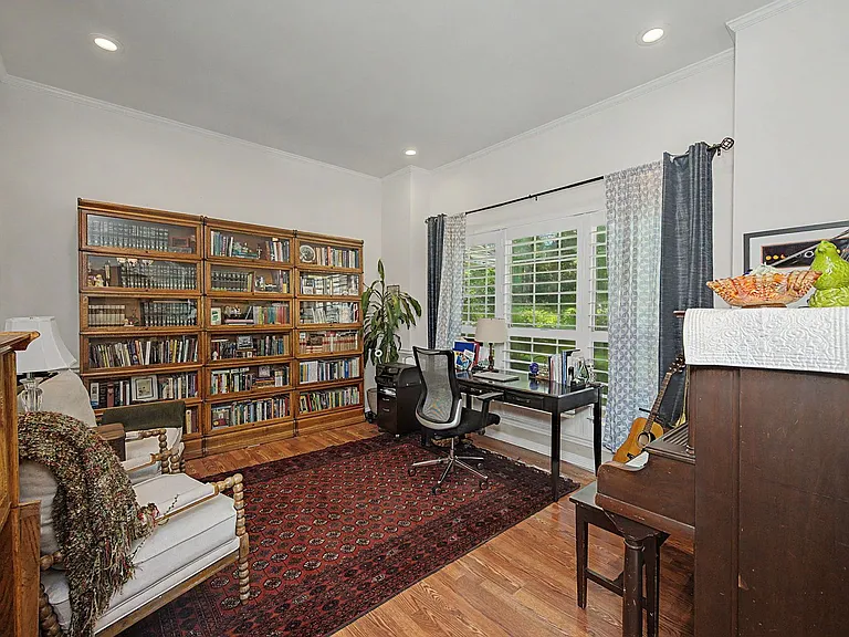 1626 Oakmont Cir — Photo 10
