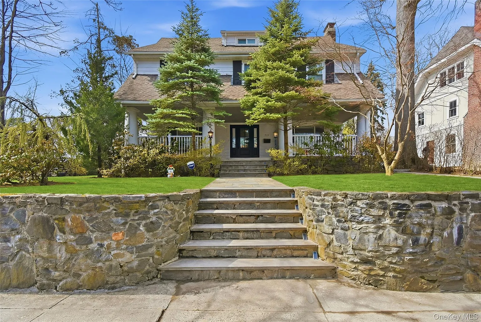 220 Sheridan Avenue photo 1