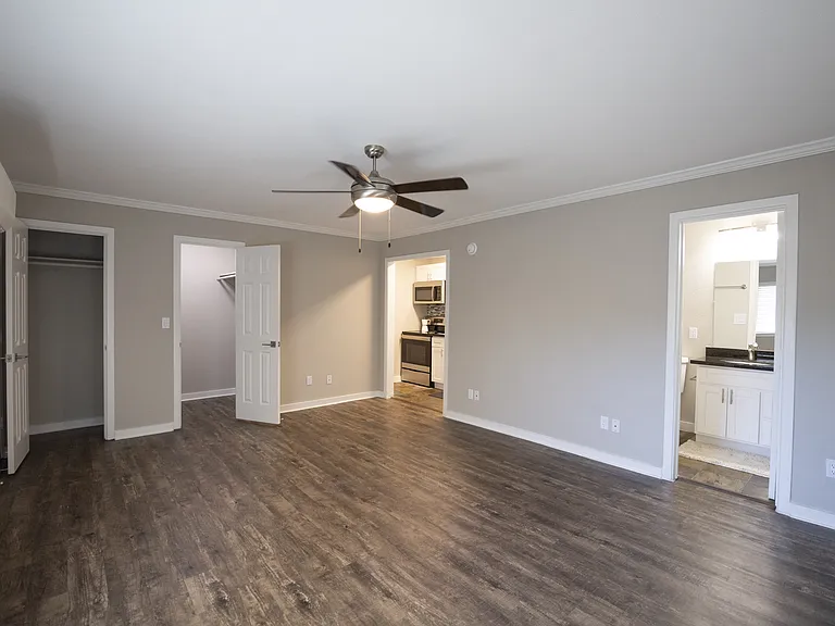 220 West Alabama Apartments — Photo 13