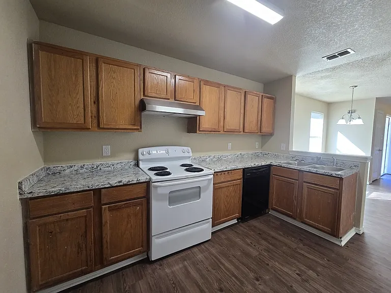 10226 Country Hills Blvd — Photo 9