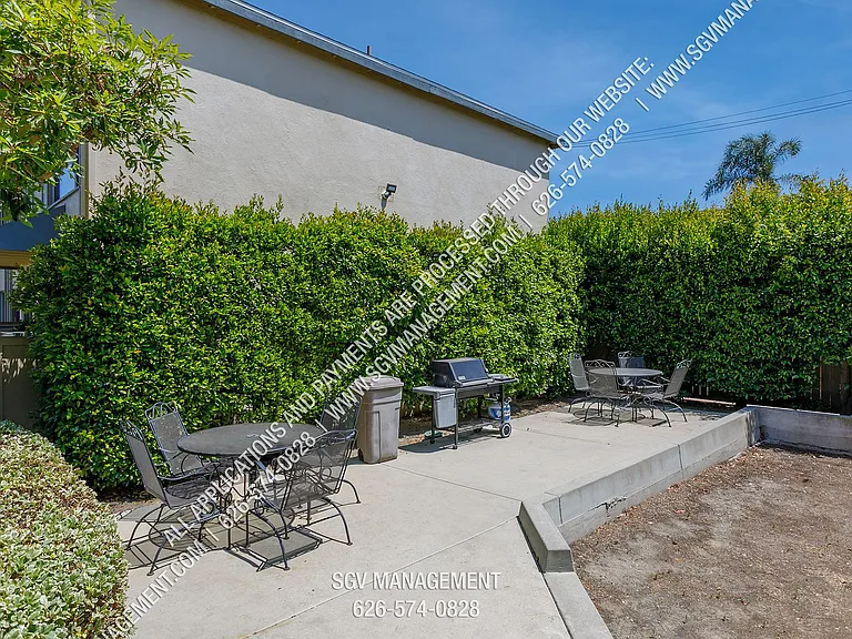 500-502 Orange Ave — Photo 7