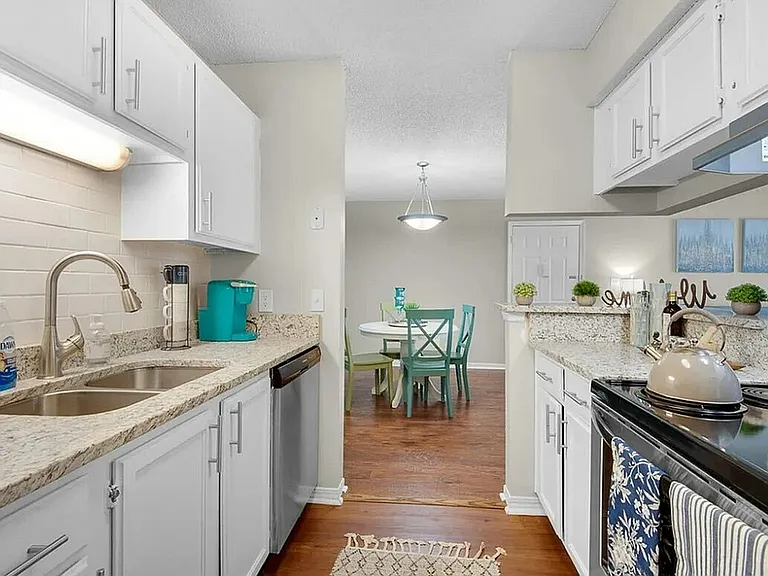 Hunters Pointe Kitchen 1