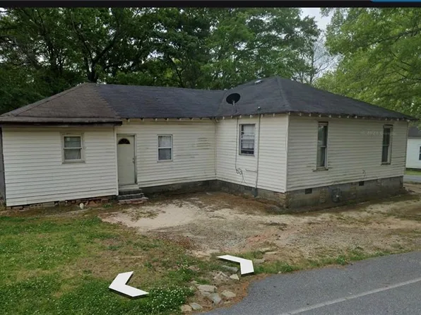 88 E Stephens St, Winder, GA 30680