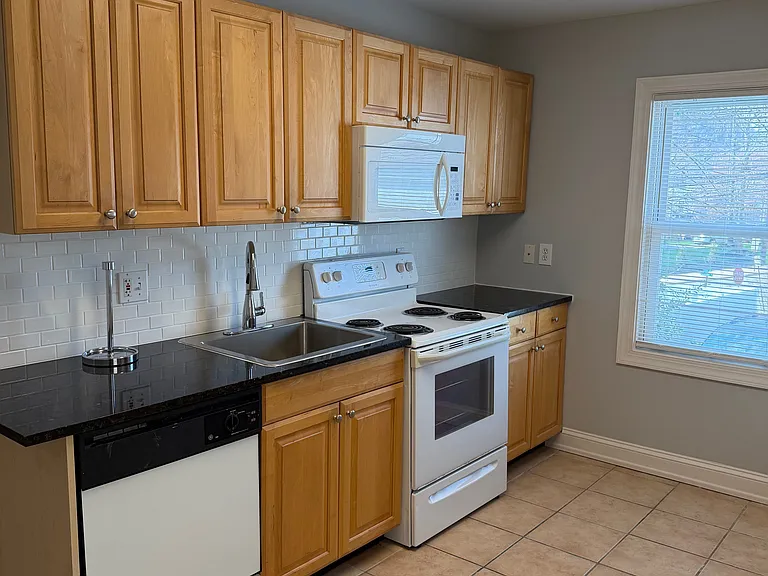 9 Cedar Ave — Photo 5