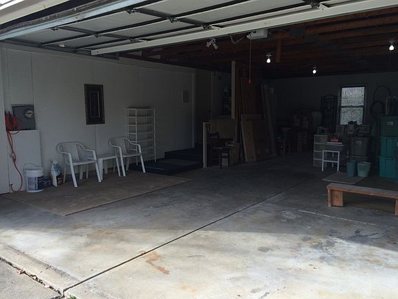 Huge 4 stall+ garage!!!