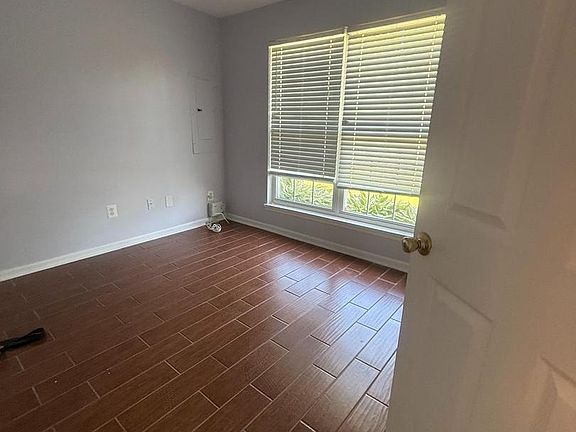 5th image of 19 Springtide Ct