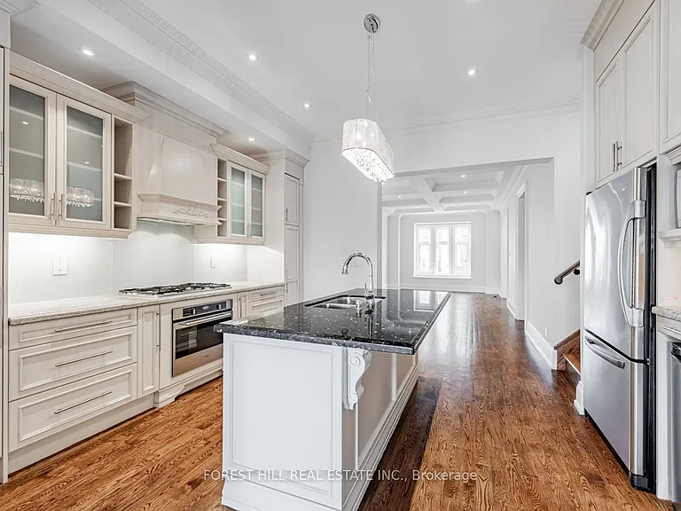 415 Deloraine Ave — Photo 22