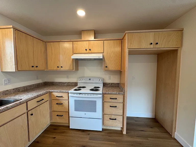1654 NW Highland Ave #A — Photo 12
