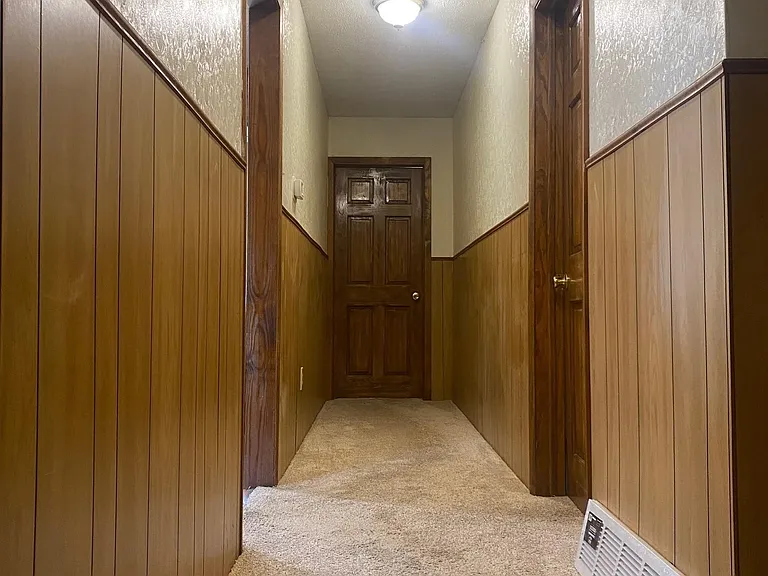 5702 N US Highway 35 — Photo 17