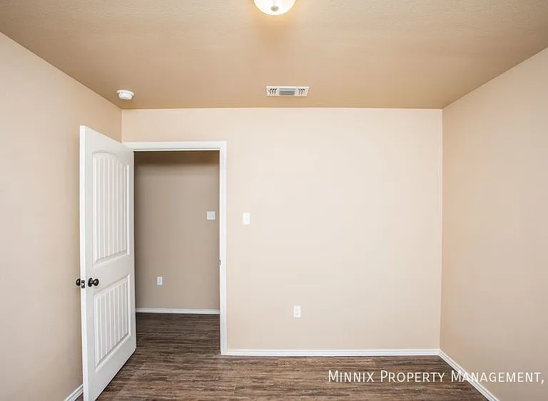 2602 N Avenue P — Photo 5