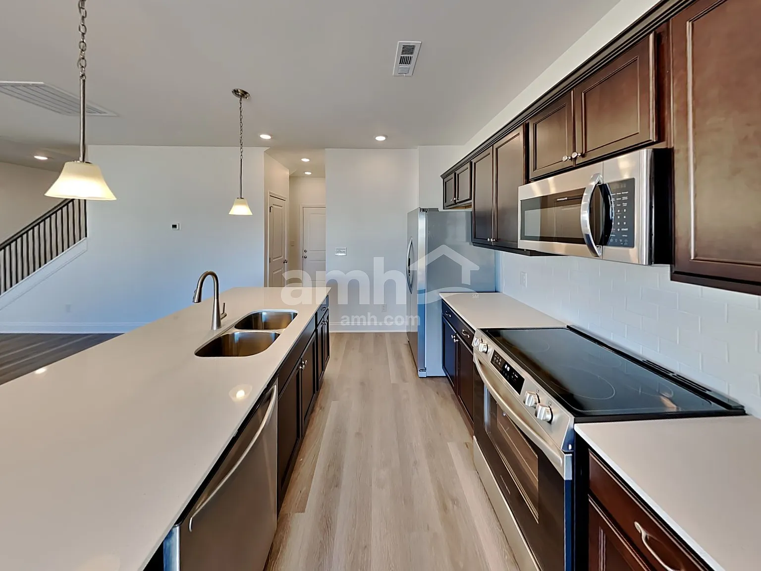 4 bed, 2.5 bath, 1977 sqft, $2,615 — Photo 3