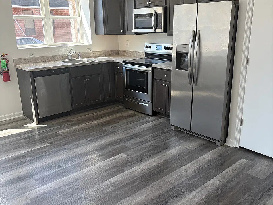 289 S Main St #8