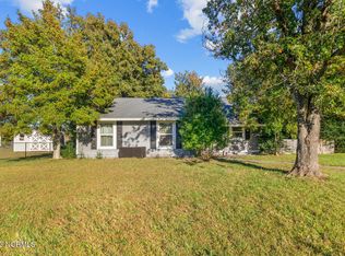 303 S Willow Ln, Jacksonville, NC 28546