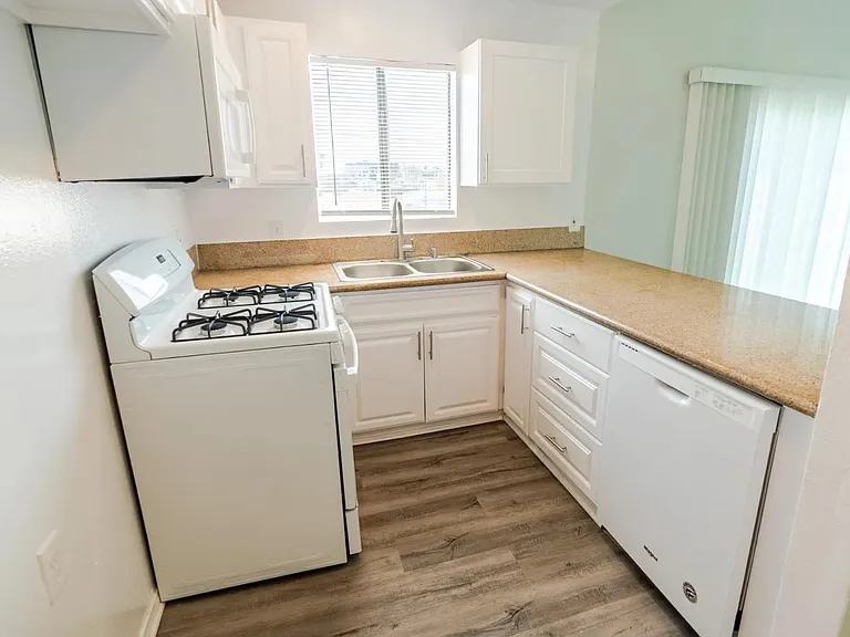 311 South New Hampshire Avenue — Photo 6