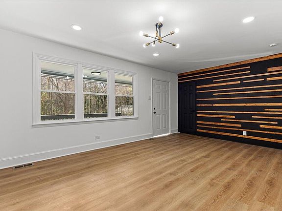 2nd image of 548 W Spring St