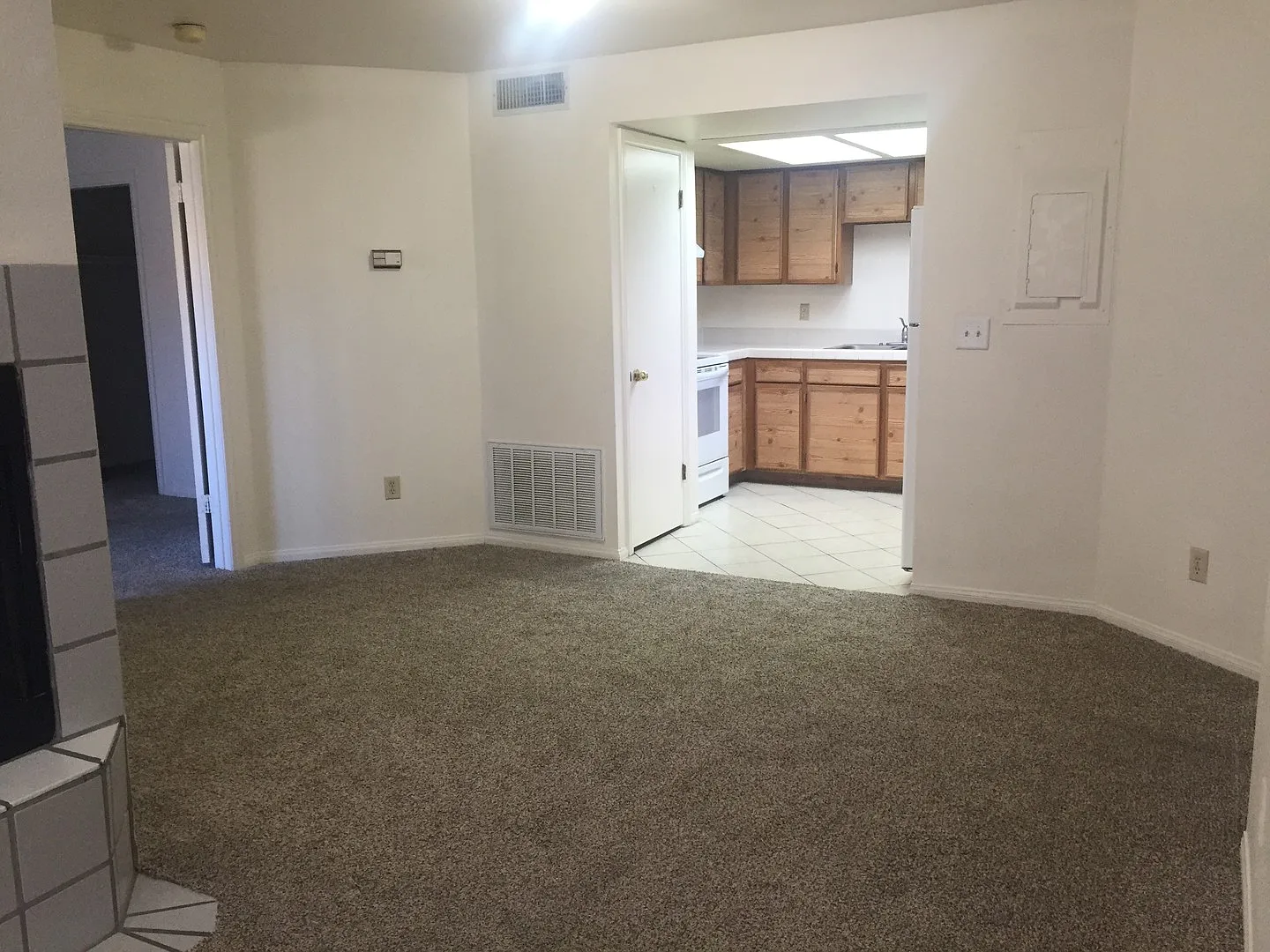 1904 Las Palmas Ln — Photo 3