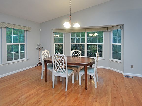 5th image of 167 Lindbergh Place Dr