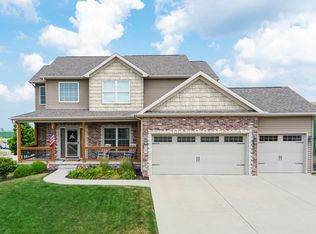 1302 Wicklow Dr, Bloomington, IL 61705