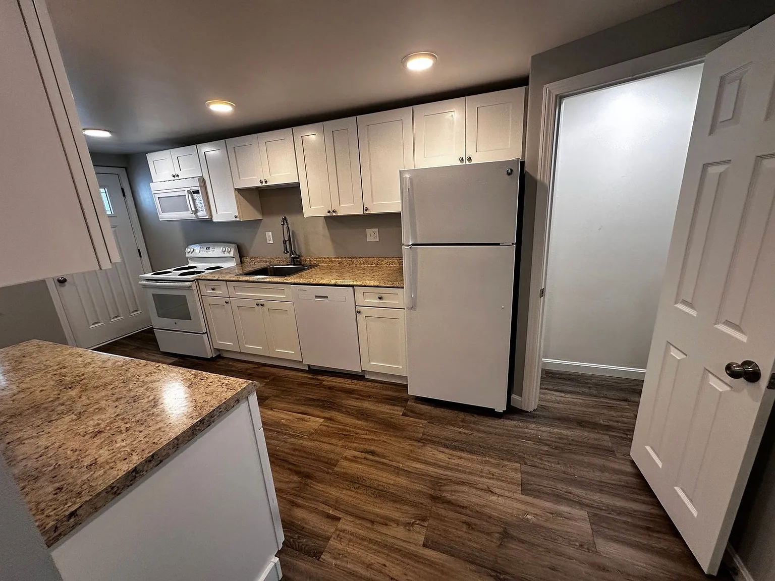 2 bed, 1.0 bath, $2,000 — Photo 4
