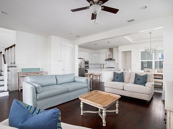 Bright, Open 1st floor