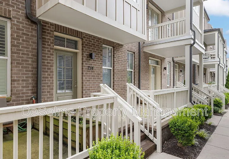 214 Porter Village Cir — Photo 2