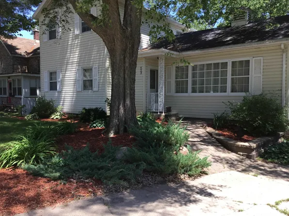 423 3rd St SE, Waverly, IA 50677