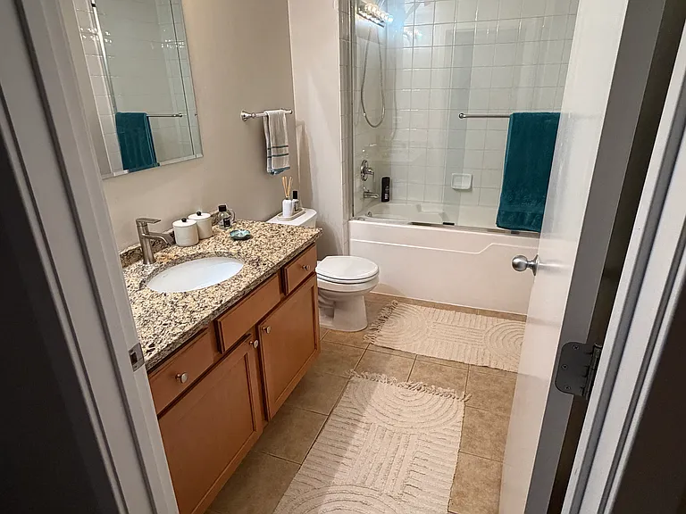 1735 N Paulina St #121 — Photo 14