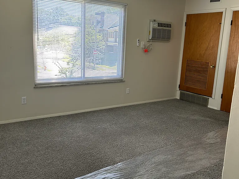 2157 Summit St #5 — Photo 7