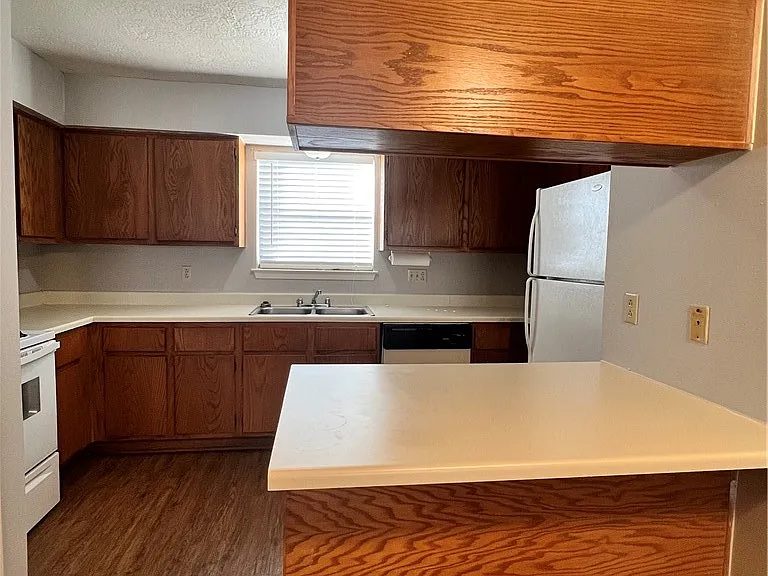922 Spring Loop #D — Photo 5