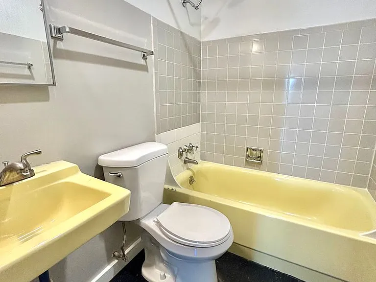 Bayview Apartments — Photo 47