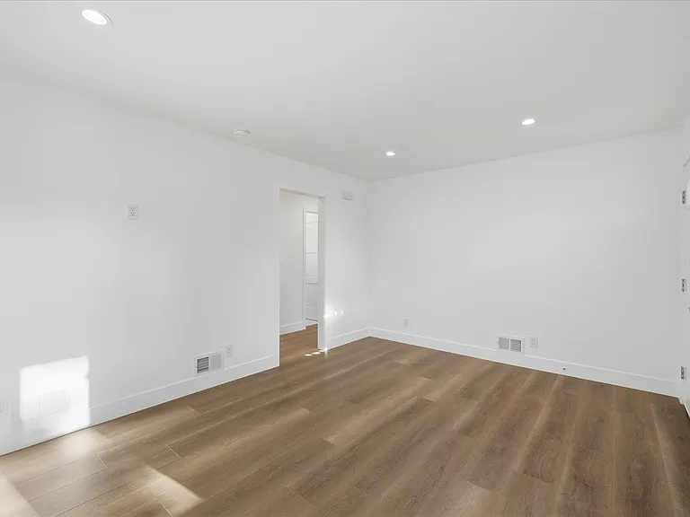 2741 S Jackson St — Photo 14