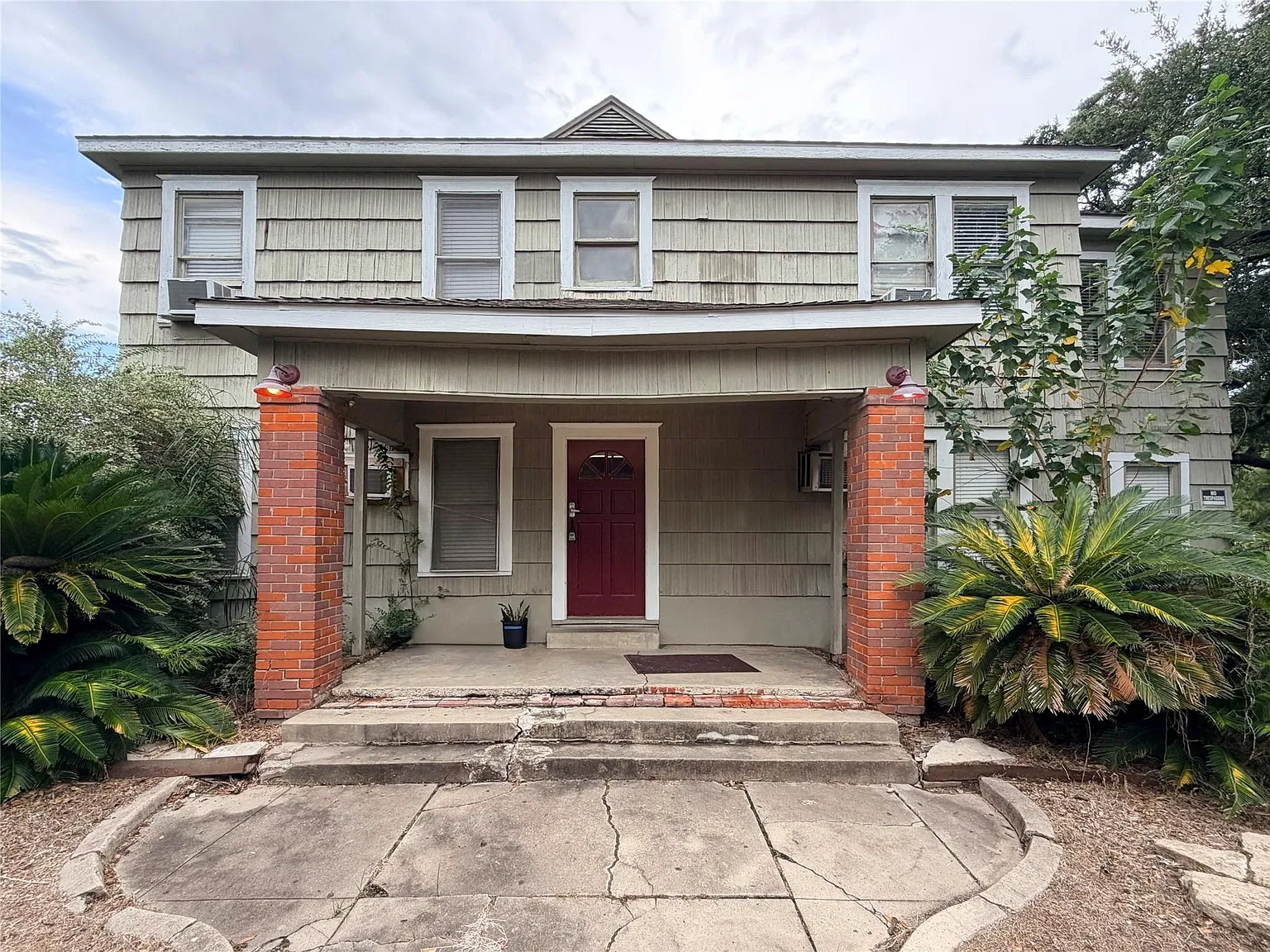 1 bed, 1.0 bath, 2556 sqft, $799 — Photo 2