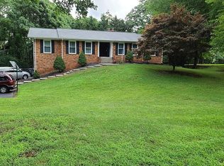 7213 Forrest Rd, Warrenton, VA 20187