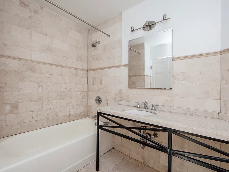 16 Maiden Ln #5 — Photo 11