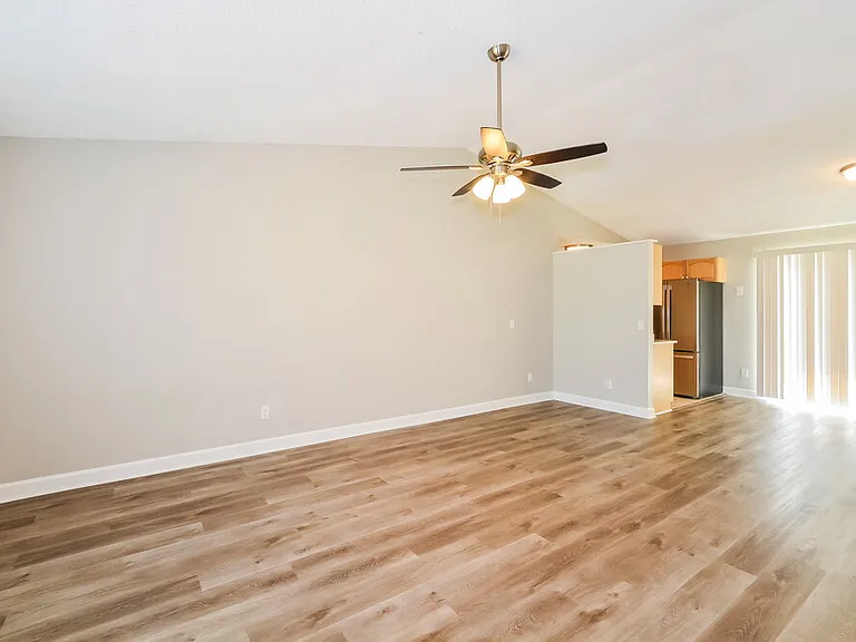 426 Iowa Woods Cir E — Photo 3