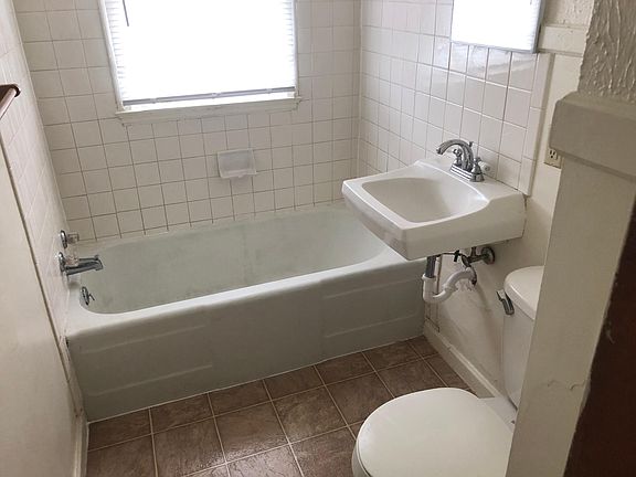 3rd image of 1751 E Pleasant Run Parkway South Dr