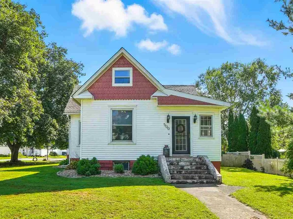 500 S Center St, Lone Tree, IA 52755