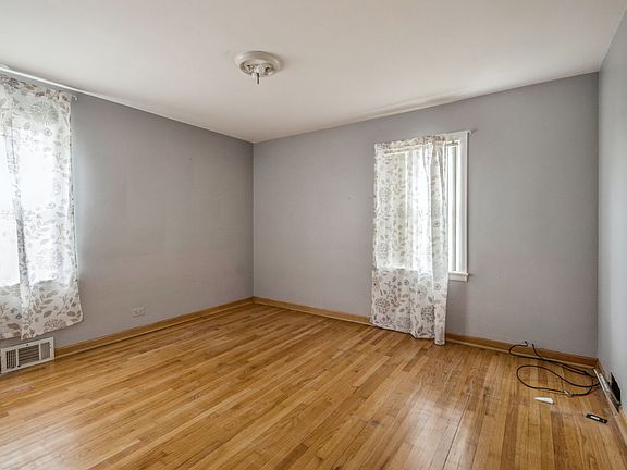 5th image of 5830 N Kedzie Ave