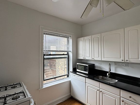 2nd image of 2417 W Sunnyside Ave #1