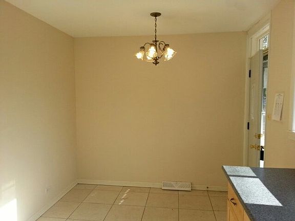 5th image of 1560 Woodland Ave