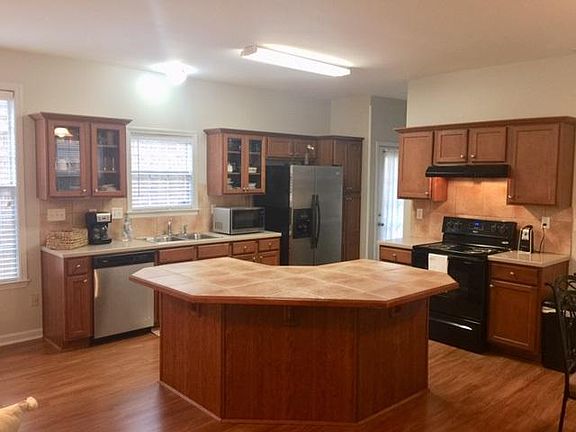 5th image of 8568 Shady Elm Dr