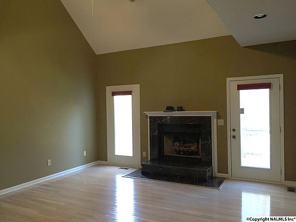 5th image of 129 Tessie Dr SE