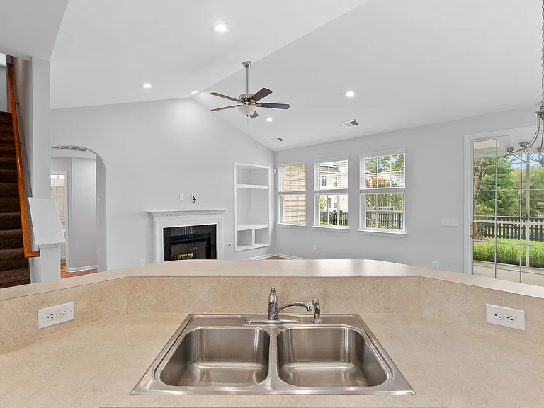 136 Gathering Island Rd — Photo 9
