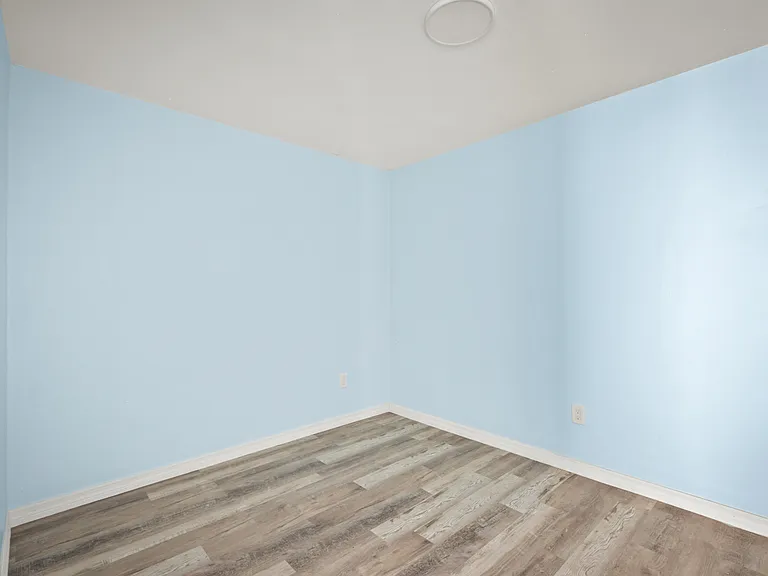 260 Vernis Ave — Photo 4