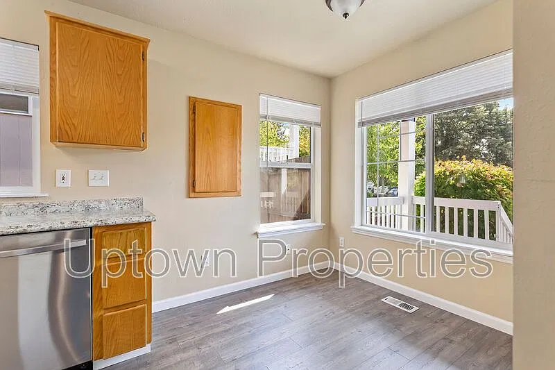 3 bed, 2.5 bath, 1125 sqft, $2,395 — Photo 3