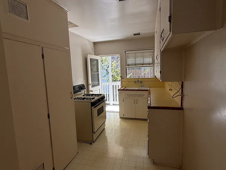 14518 Benefit St #14518 — Photo 7