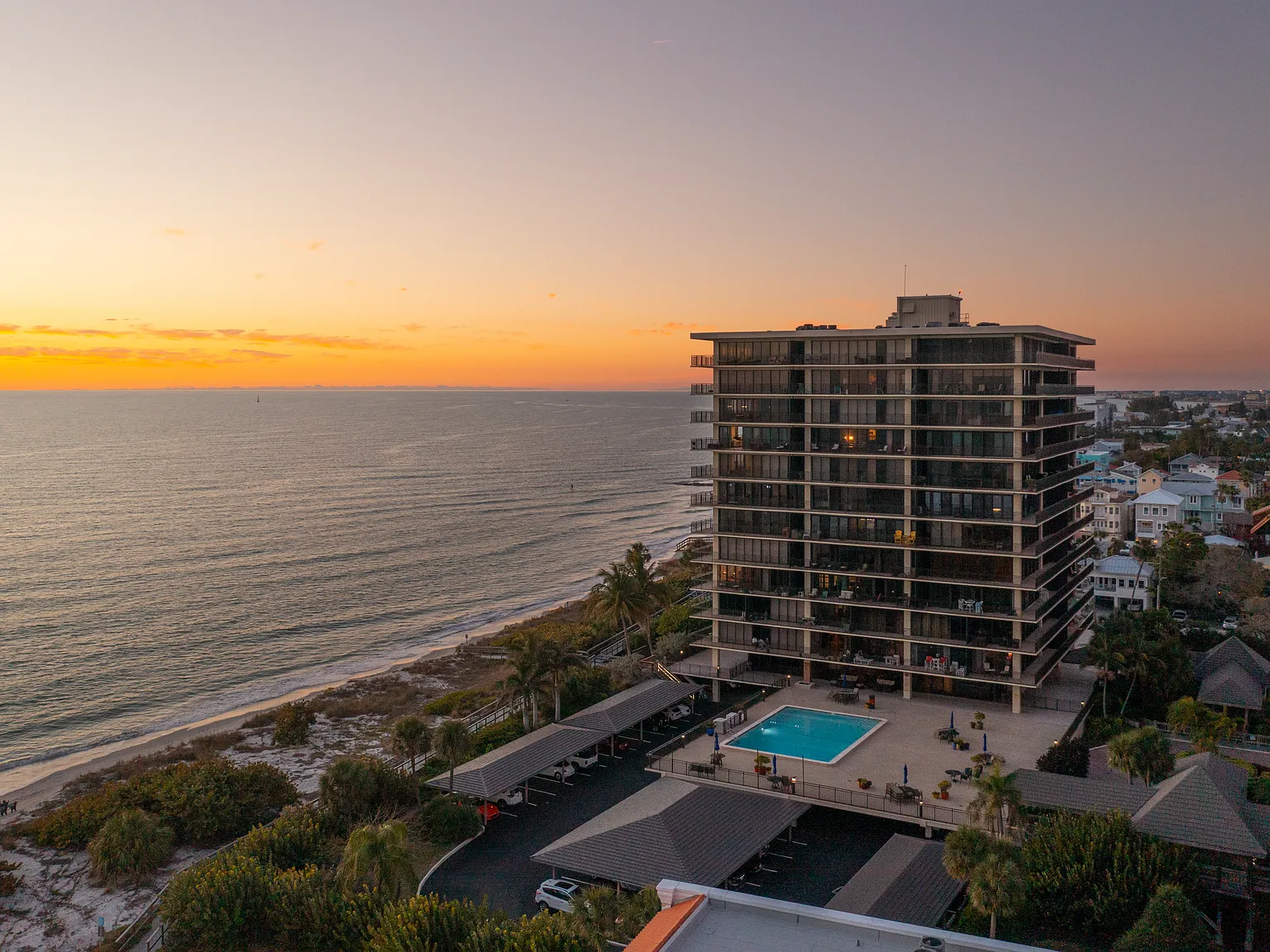 Mansions by the sea Gulf Front Condo — Photo 2