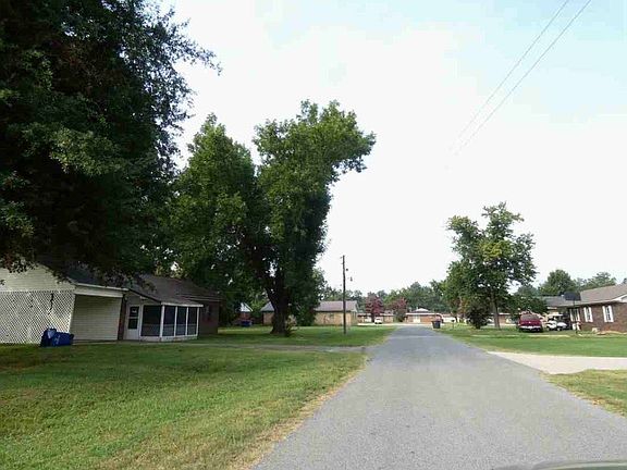3rd image of 102 Von St
